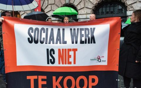 De markt versus de samenleving - Sociaal werk in een po
