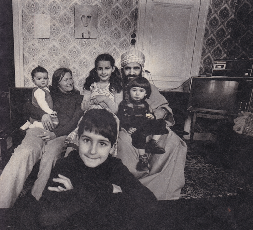 Foto van het gezin van Nicole en haar man, met kinderen.